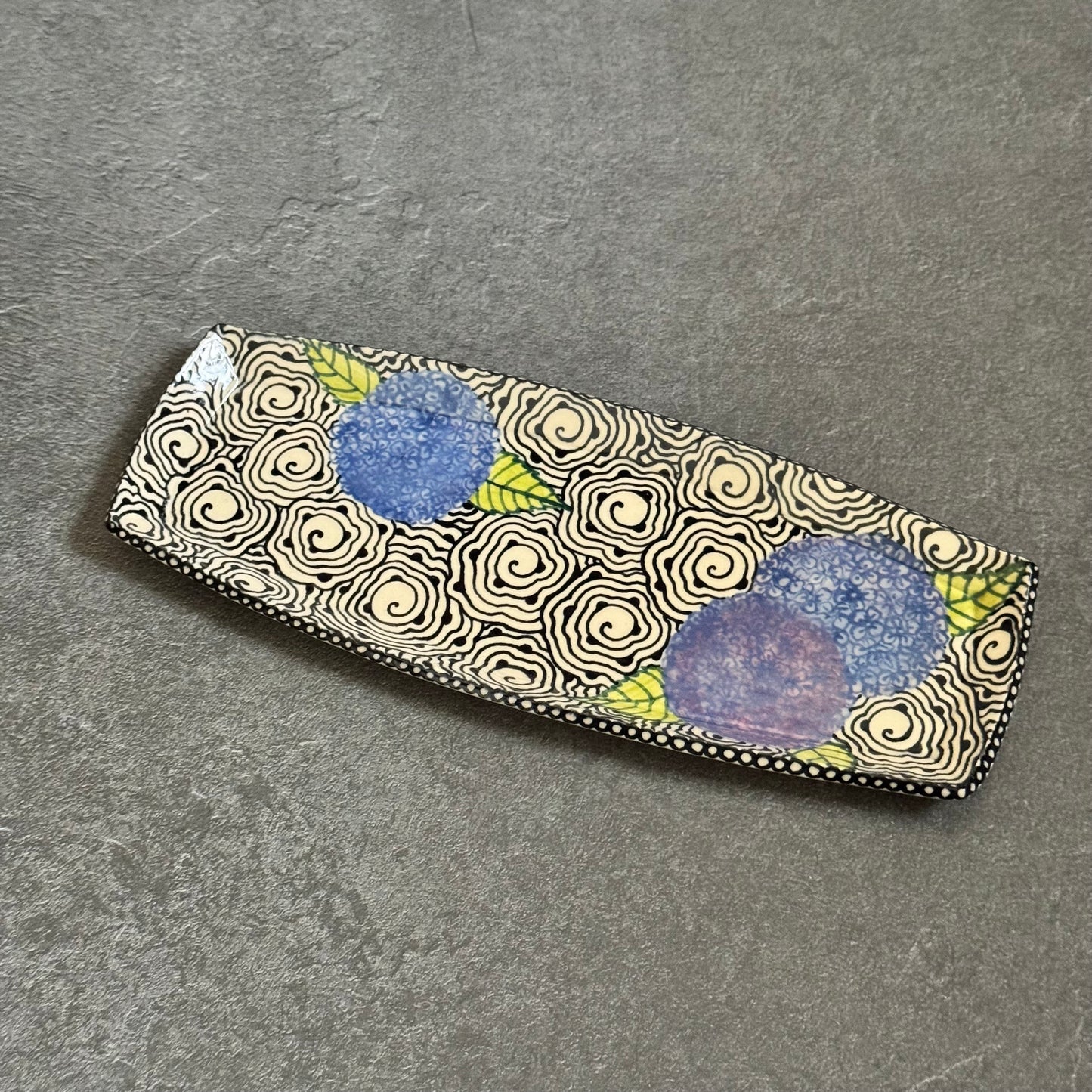 Hydrangea Blooms Rounded Rectangular Tray - 10.75 inches