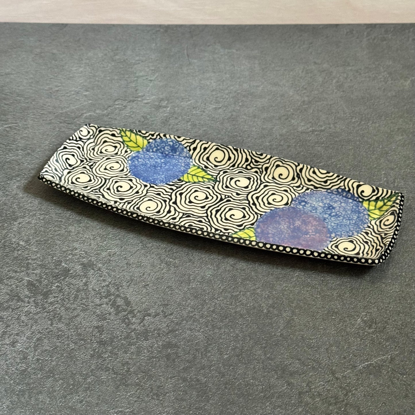 Hydrangea Blooms Rounded Rectangular Tray - 10.75 inches