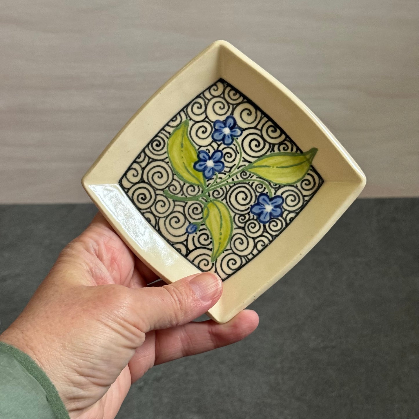 Forget-Me-Nots Tray - 4.5 inches